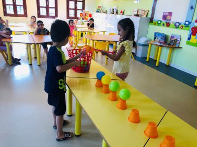 KARANFİLLER SINIFI TOP TAŞIMA OYUNU:)