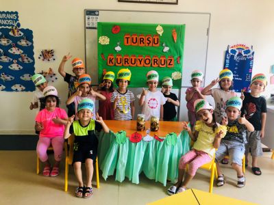 KARANFİLLER SINIFI TURŞU KURUYOR:)